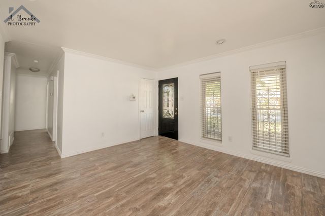 913 FOLEY AVENUE, Iowa Park, TX 76367