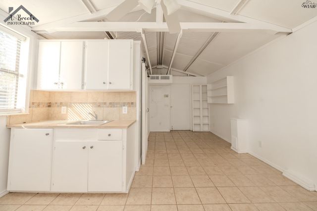 913 FOLEY AVENUE, Iowa Park, TX 76367