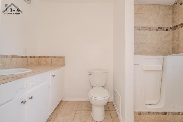 913 FOLEY AVENUE, Iowa Park, TX 76367