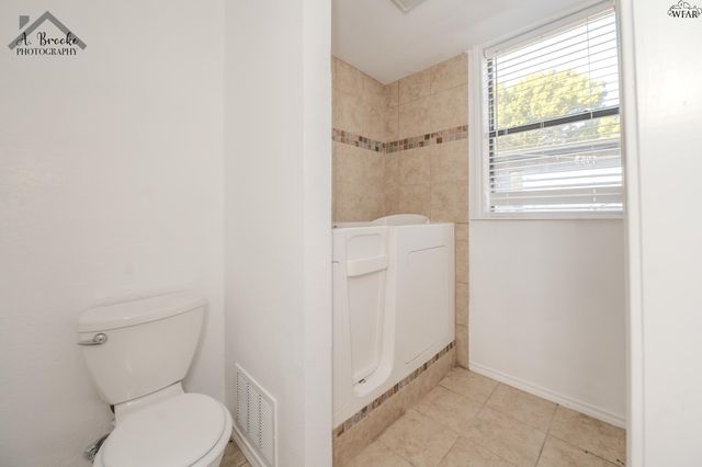 913 FOLEY AVENUE, Iowa Park, TX 76367