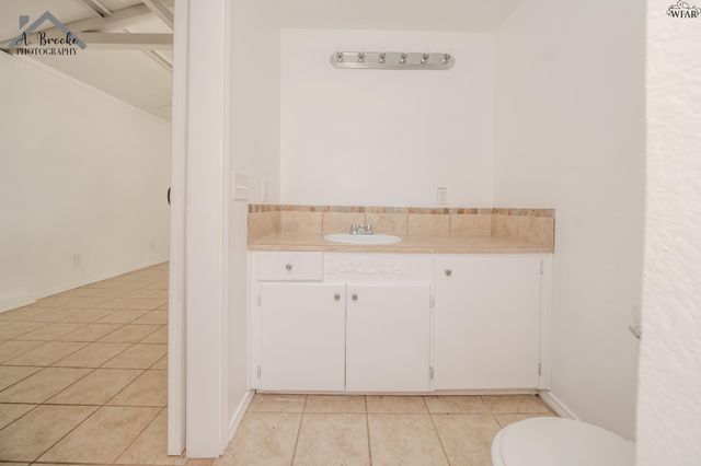 913 FOLEY AVENUE, Iowa Park, TX 76367