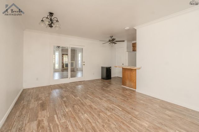 913 FOLEY AVENUE, Iowa Park, TX 76367