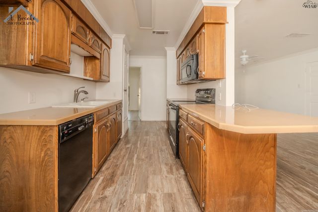 913 FOLEY AVENUE, Iowa Park, TX 76367