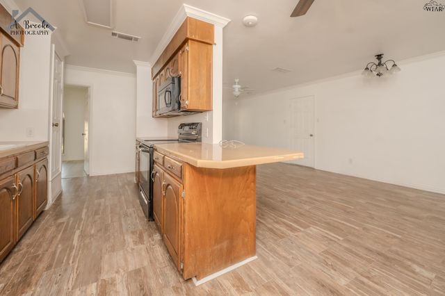 913 FOLEY AVENUE, Iowa Park, TX 76367