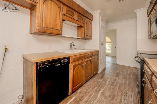 913 FOLEY AVENUE, Iowa Park, TX 76367