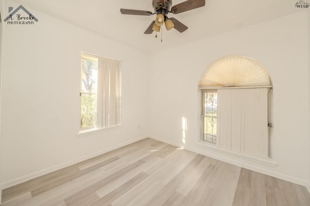 913 FOLEY AVENUE, Iowa Park, TX 76367