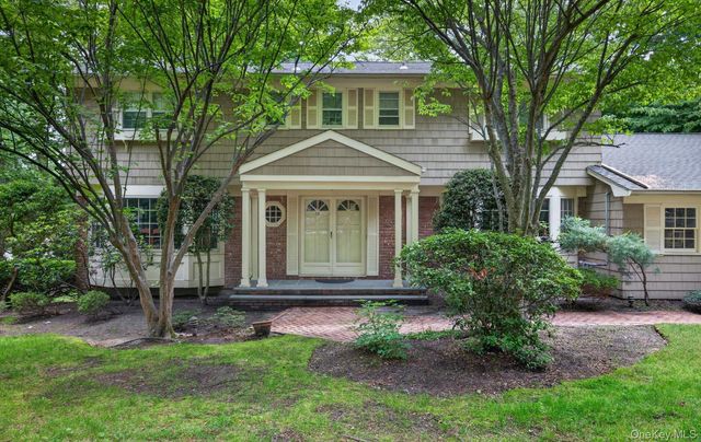 19 Seward Drive, Woodbury, NY 11797