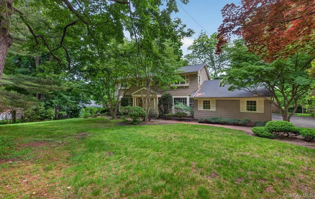 19 Seward Drive, Woodbury, NY 11797