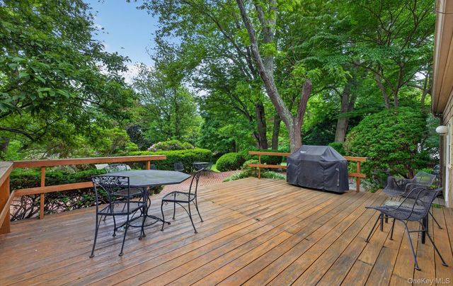 19 Seward Drive, Woodbury, NY 11797