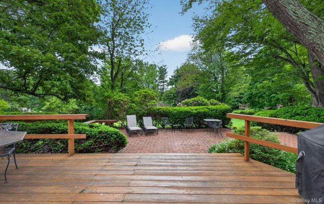 19 Seward Drive, Woodbury, NY 11797