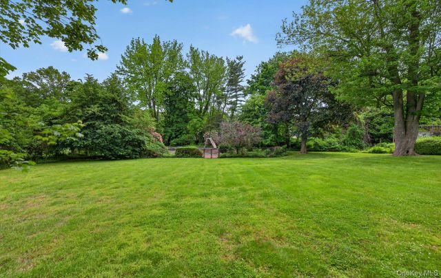 19 Seward Drive, Woodbury, NY 11797