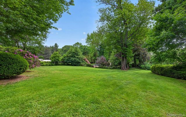 19 Seward Drive, Woodbury, NY 11797