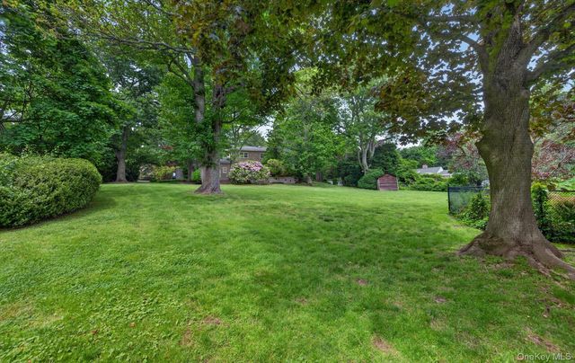19 Seward Drive, Woodbury, NY 11797