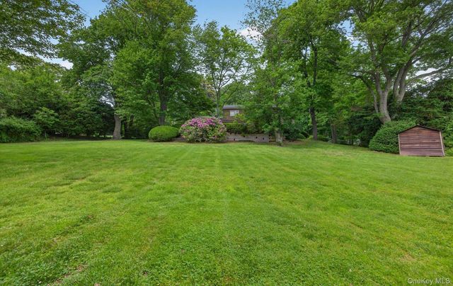 19 Seward Drive, Woodbury, NY 11797