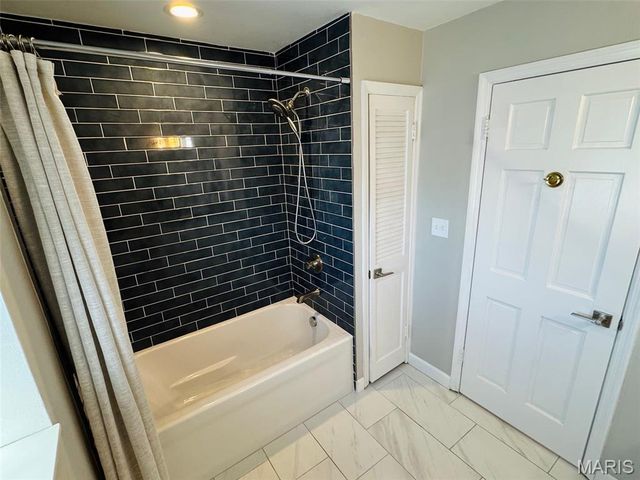 9366 White Avenue, Brentwood, MO 63144