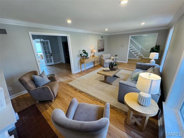 9366 White Avenue, Brentwood, MO 63144