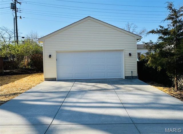 9366 White Avenue, Brentwood, MO 63144