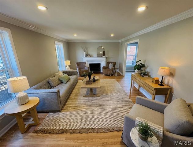 9366 White Avenue, Brentwood, MO 63144