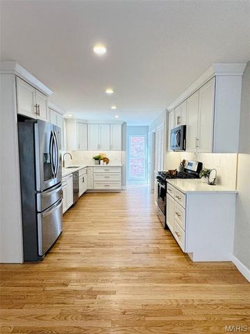 9366 White Avenue, Brentwood, MO 63144