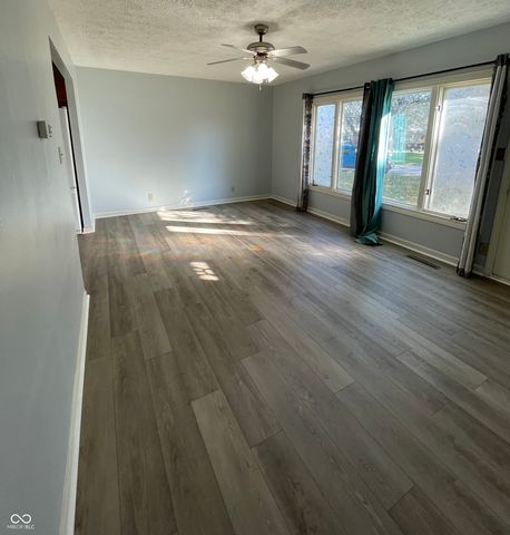 624 Sweetbriar Avenue, Whiteland, IN 46184