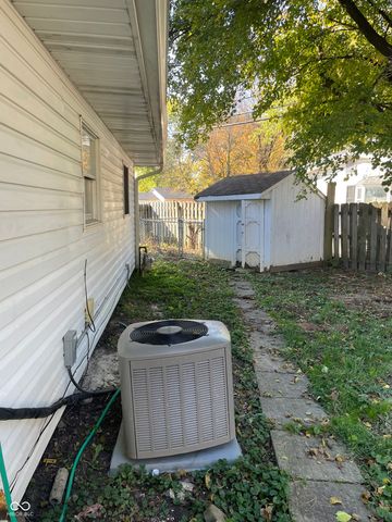 624 Sweetbriar Avenue, Whiteland, IN 46184