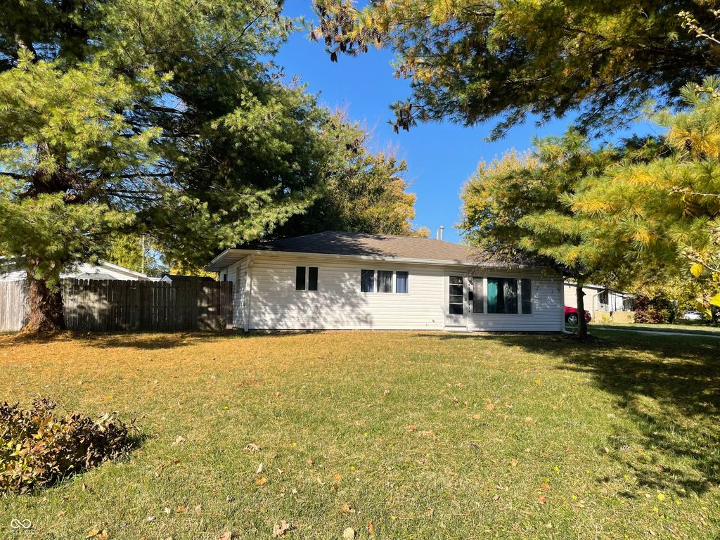 624 Sweetbriar Avenue, Whiteland, IN 46184