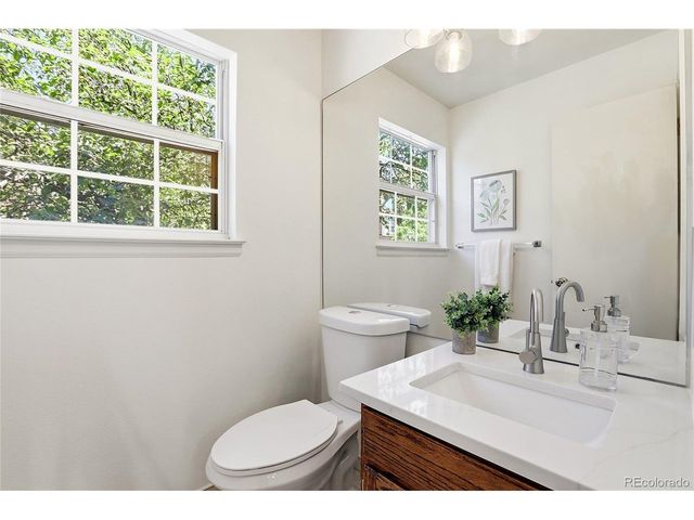 11847 E Kepner Dr, Aurora, CO 80012