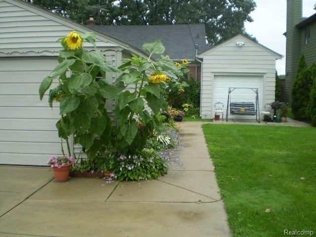 2913 Lansdowne Road, Waterford, MI 48329
