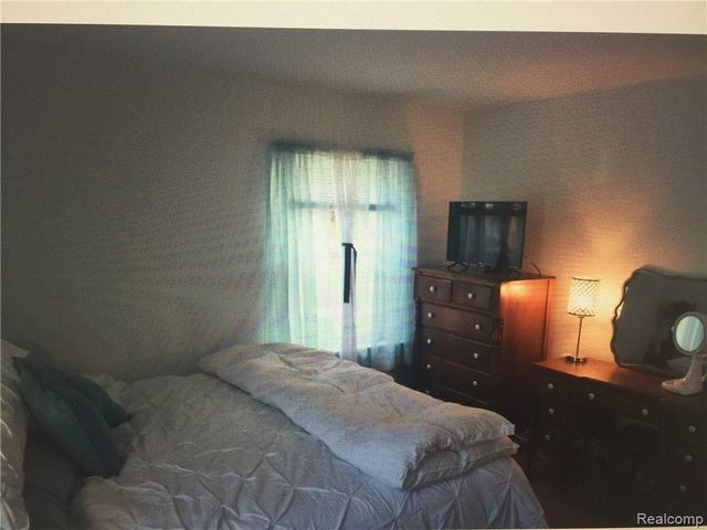 2913 Lansdowne Road, Waterford, MI 48329
