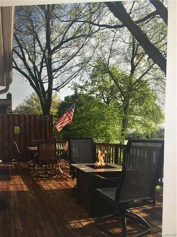 2913 Lansdowne Road, Waterford, MI 48329