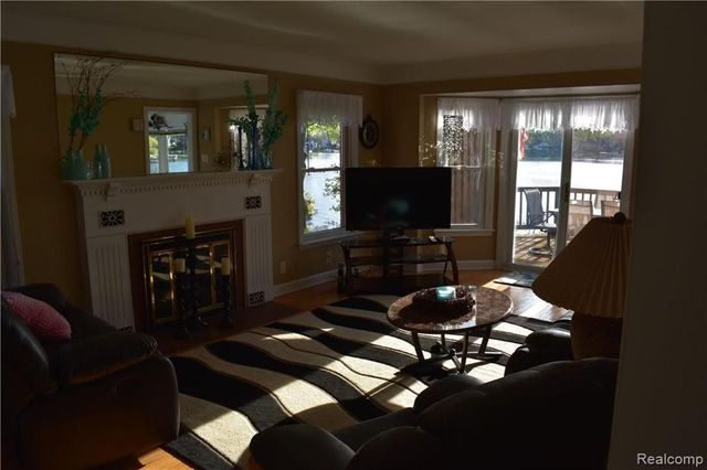 2913 Lansdowne Road, Waterford, MI 48329