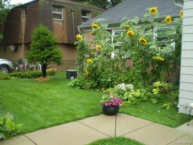 2913 Lansdowne Road, Waterford, MI 48329