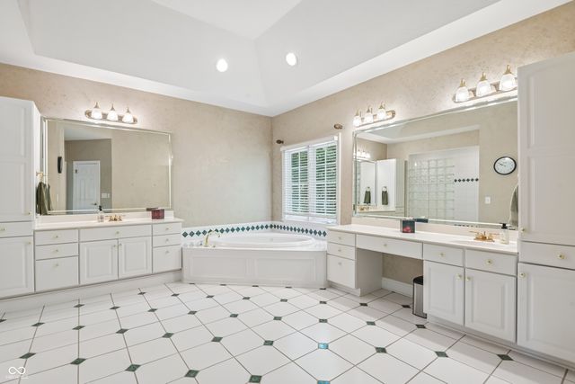 12069 Bayhill Drive, Carmel, IN 46033