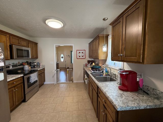 399 Church St, Portland, TN 37148