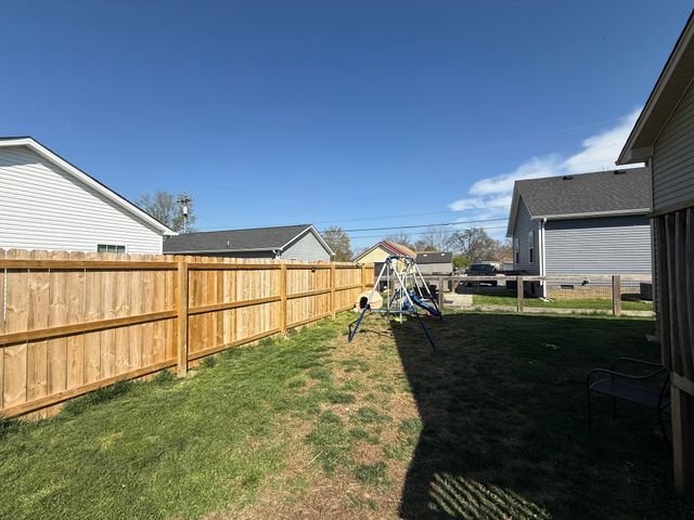 399 Church St, Portland, TN 37148