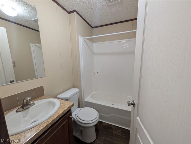 240 Cherry Bottom Glen, Elyria, OH 44035