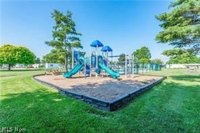 240 Cherry Bottom Glen, Elyria, OH 44035