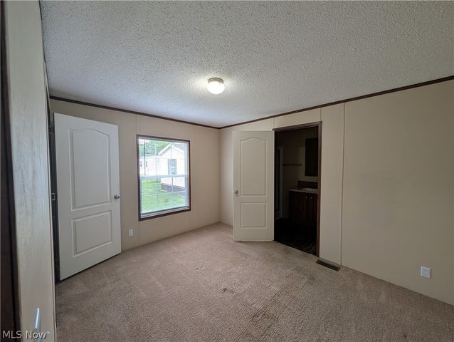 240 Cherry Bottom Glen, Elyria, OH 44035