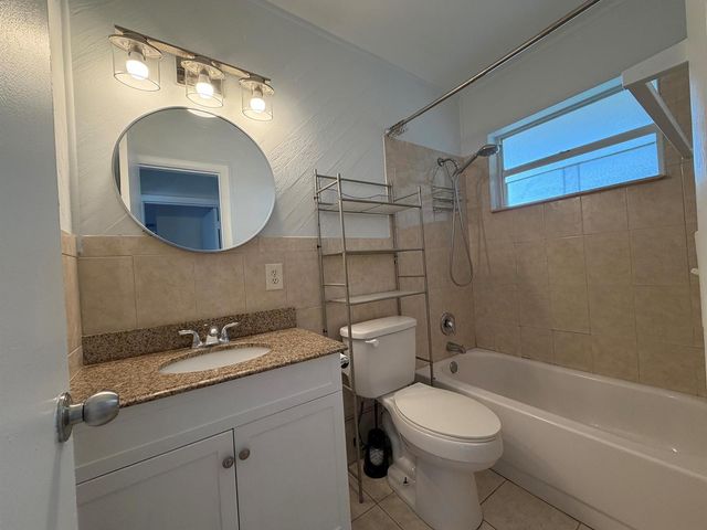 510 SW 15th Street 204, Pompano Beach, FL 33060