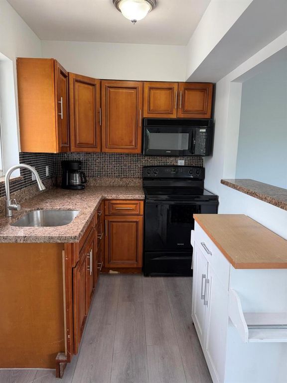 510 SW 15th Street 204, Pompano Beach, FL 33060