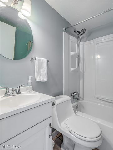 3327 Valley Forge Drive, Brunswick, OH 44212