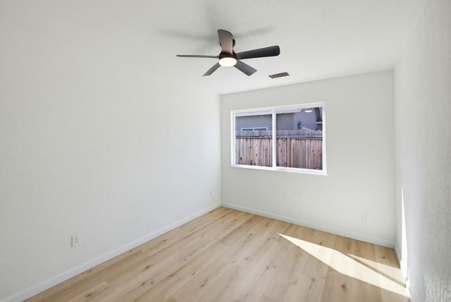3932 Whitney Ave, Sacramento, CA 95821