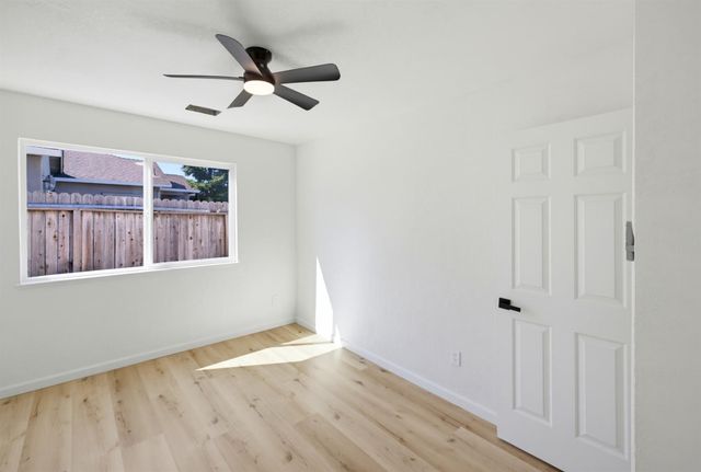 3932 Whitney Ave, Sacramento, CA 95821