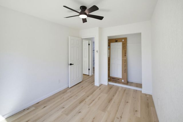 3932 Whitney Ave, Sacramento, CA 95821