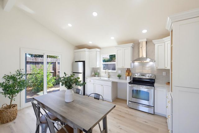 3932 Whitney Ave, Sacramento, CA 95821