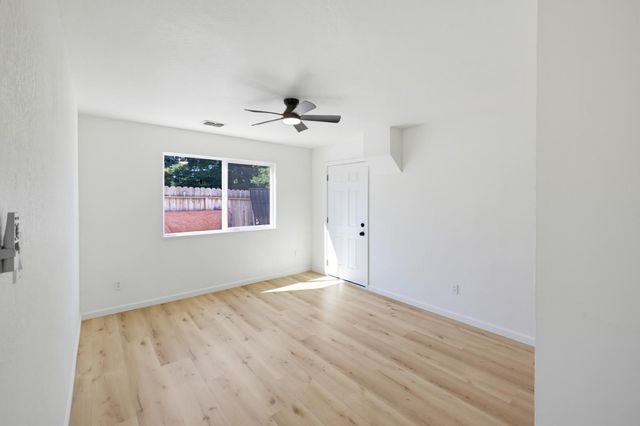 3932 Whitney Ave, Sacramento, CA 95821