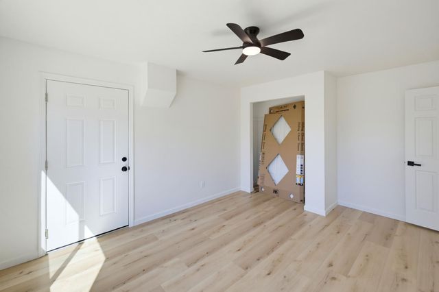 3932 Whitney Ave, Sacramento, CA 95821