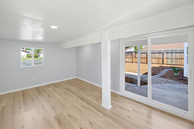 3932 Whitney Ave, Sacramento, CA 95821