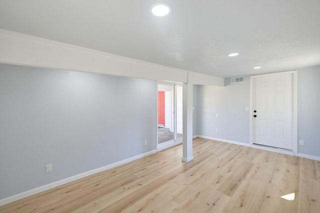 3932 Whitney Ave, Sacramento, CA 95821