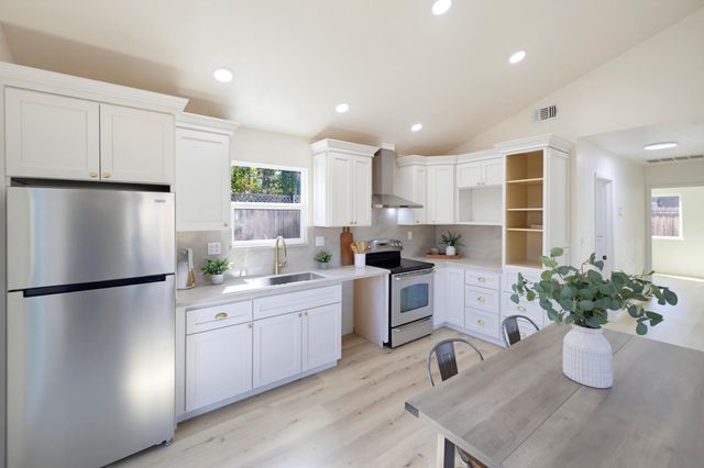 3932 Whitney Ave, Sacramento, CA 95821